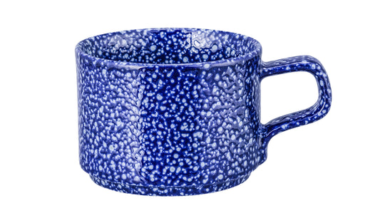 Blauer Keramikbecher mit Sprenkeln