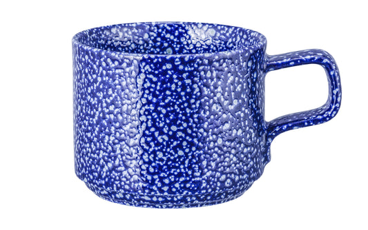 Blaue Keramiktasse mit Sprenkeln