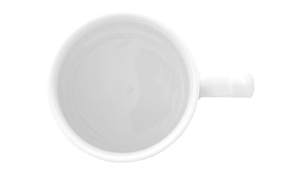 Weiße Kaffeetasse auf weißem Hintergrund