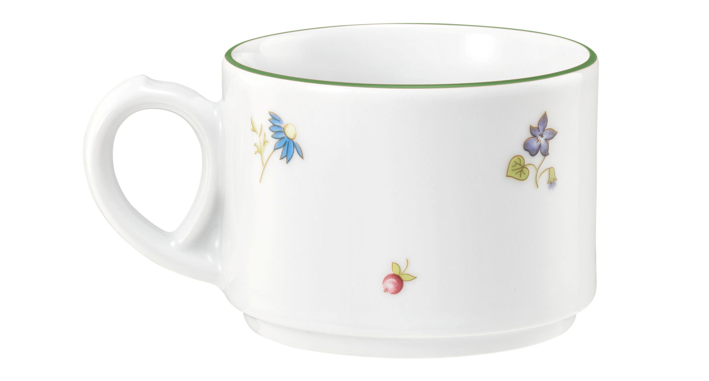 Weiße Tasse mit Blumenmuster.