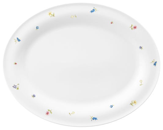 Weißer Porzellanteller mit Blumenmuster