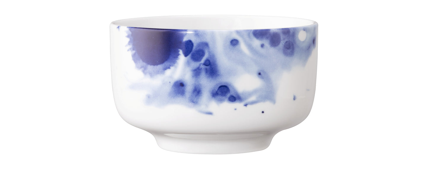 Blaue Muster auf Porzellanschüssel