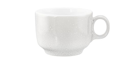 Weiße Kaffeetasse mit Wassertröpfchen