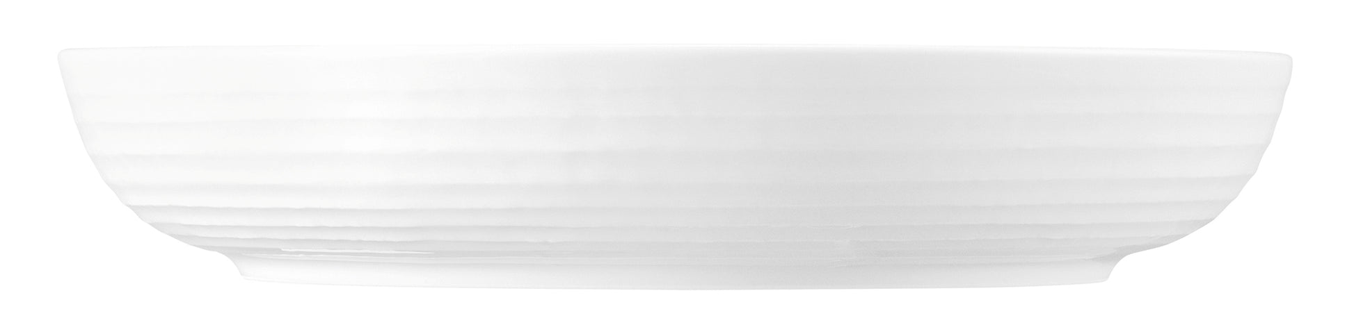 Weiße, flache Porzellanschale, leer.