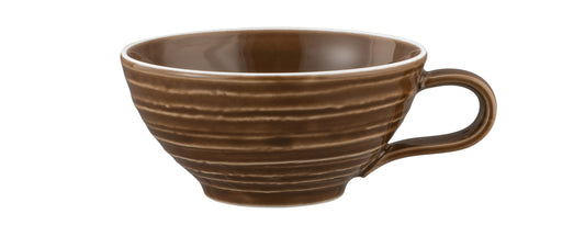 Braune Kaffeetasse aus Keramik.