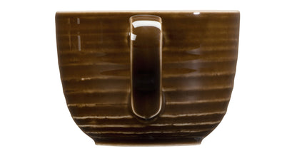 Braune Kaffeetasse auf weißem Hintergrund