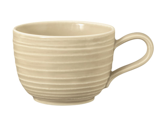Beige Tasse mit Henkel.