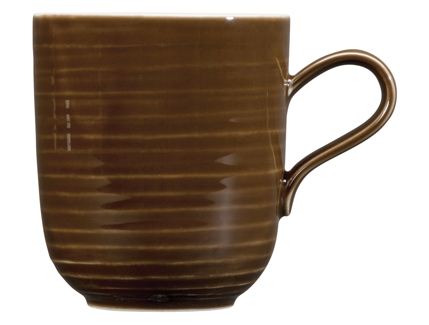 Braune Keramiktasse auf weißem Hintergrund