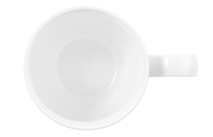 Weiße Tasse vor weißem Hintergrund