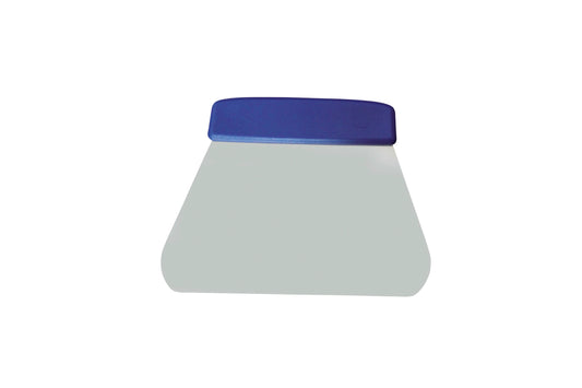 Transparente Behälter mit blauer Deckel.
