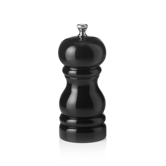 Schwarze Pfeffermühle auf weißem Hintergrund.