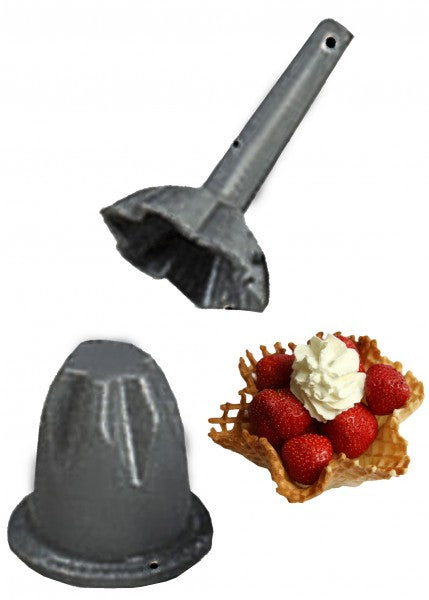 Eisportionierer und Waffelschale.