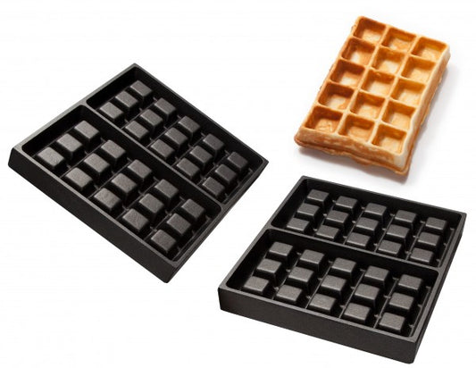 Waffel-Backformen und fertige Waffel.
