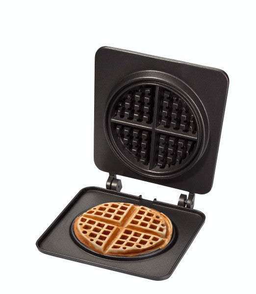 Waffeleisen mit frisch gebackenen Waffeln.