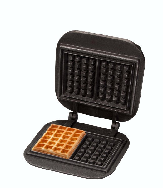 Waffeleisen mit frischer Waffel.