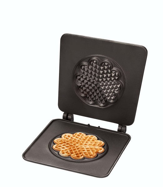 Waffeleisen mit frisch gebackener Waffel.