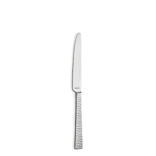 Silbernes Messer mit gehämmertem Griff.
