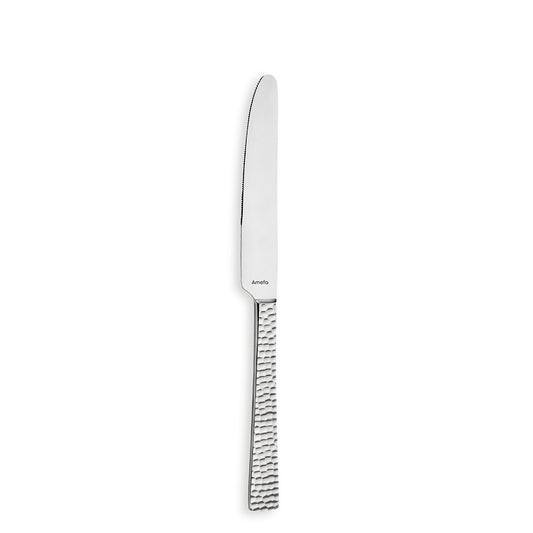 Silbernes Messer mit strukturiertem Griff.