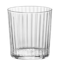 Transparenter Glas-Tumbler ohne Inhalt