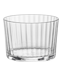 Leeres, klares Trinkglas, transparent