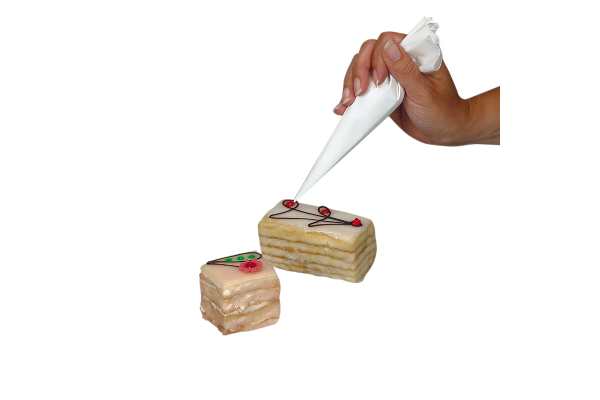 Dekorieren von Gebäck mit Sahne.