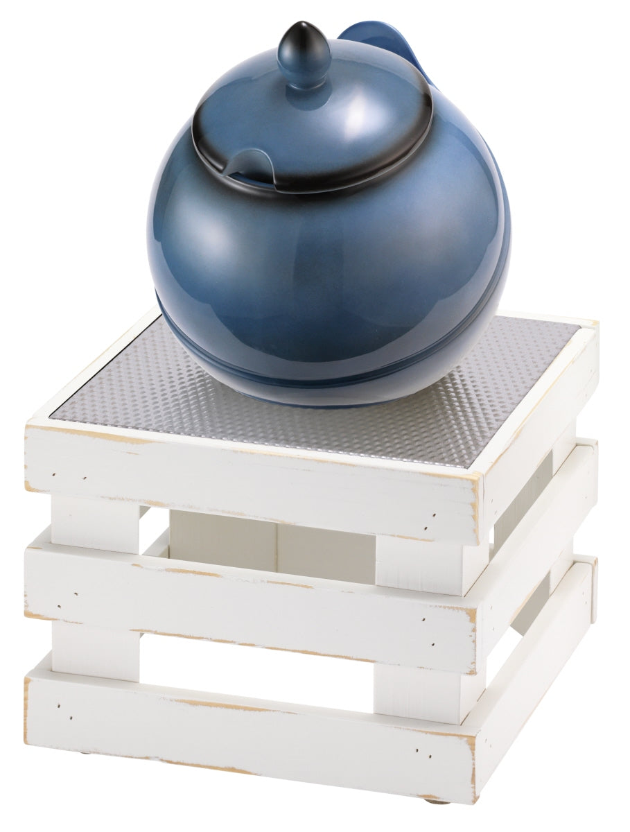 Küchengerät auf Holzpalette