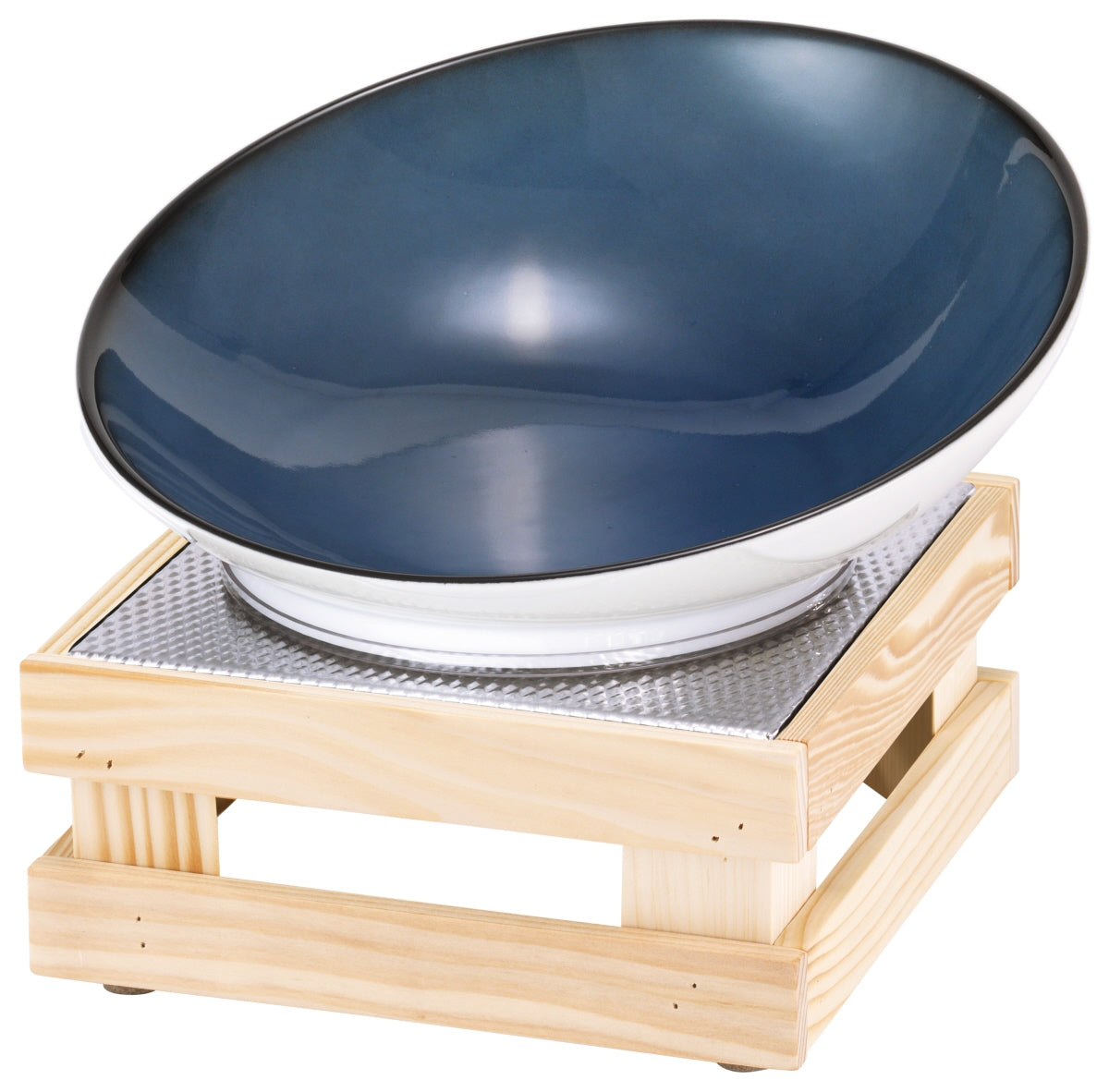 Gusseiserne Wok auf Holzständer