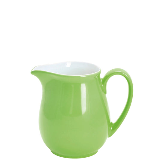 Grüner Kaffeekanne auf weißem Hintergrund