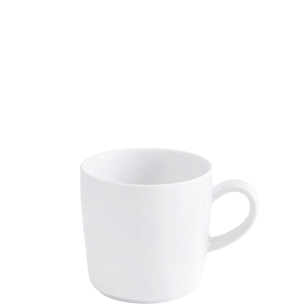 Weiße Kaffeetasse auf weißem Hintergrund