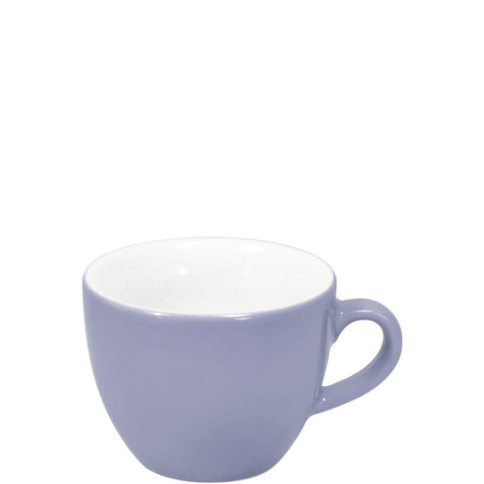 Weiße Kaffeetasse auf weißem Hintergrund