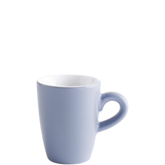 Weiße Kaffeetasse auf weißem Hintergrund