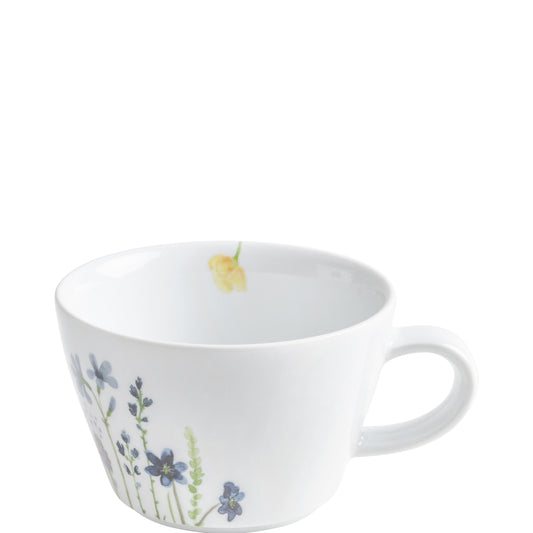 Weiße Tasse mit Blumenmuster.