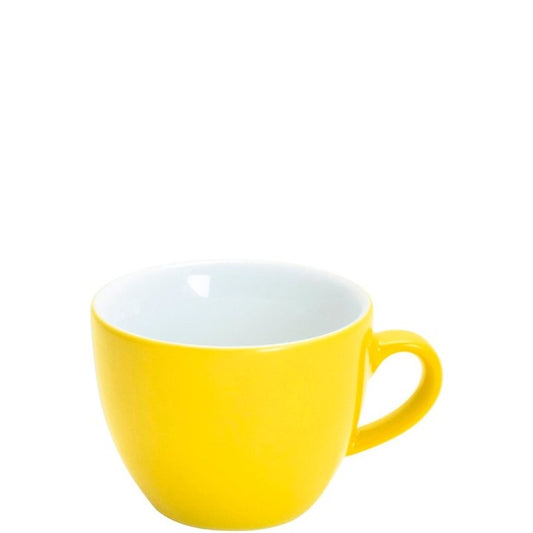 Gelbe Kaffeetasse auf weißem Hintergrund