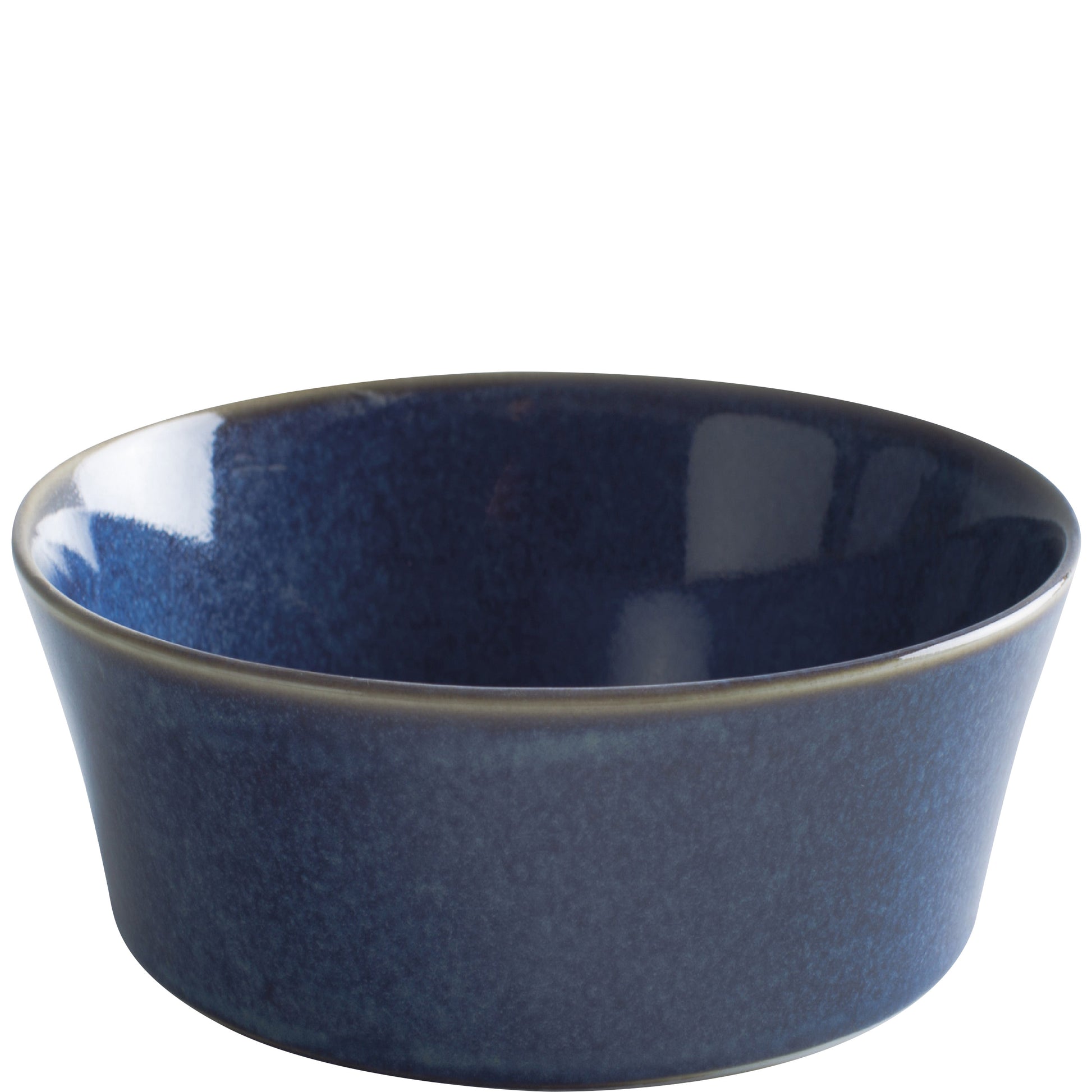 Blaue Porzellanschale mit Rand.