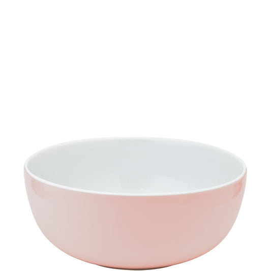 Weiße Bäckerschale auf rosa Unterlage