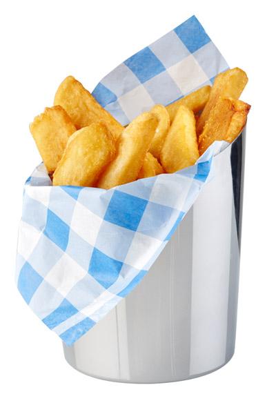 Frittierte Kartoffelchips in Eimer