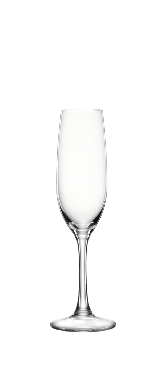 Leeres Weinglas auf Tisch.