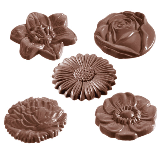 Blumenförmige Schokoladenpralinen.