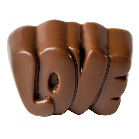 Schokoladenbecher mit "LOVE"-Schriftzug.