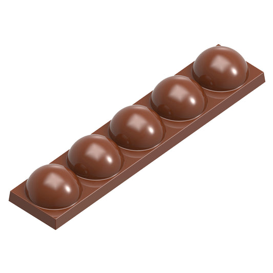 Schokoladentafel mit runden Pralinen.