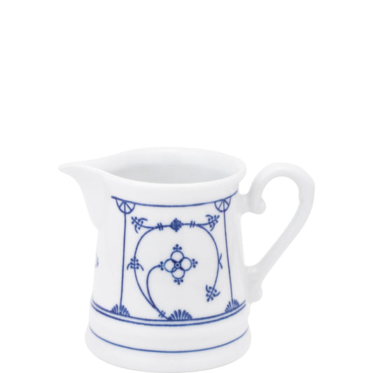 Weißer Porzellan-Milchkännchen mit Muster.