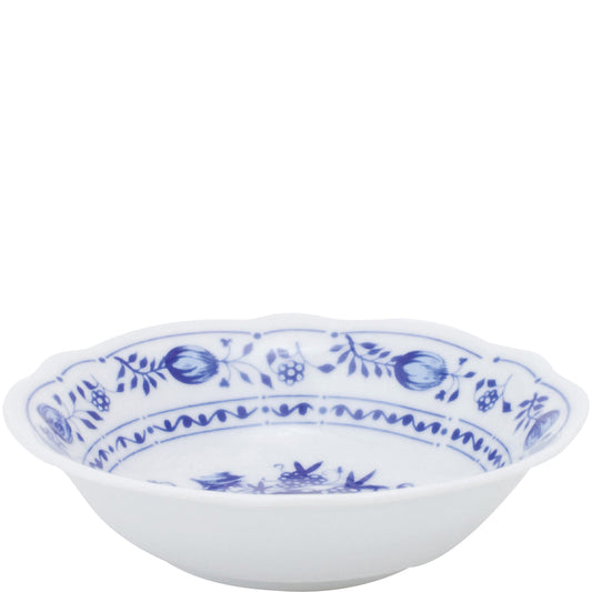 Weiße Schale mit blauem Muster.