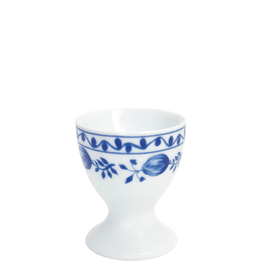 Weißer Eierbecher mit blauem Muster.