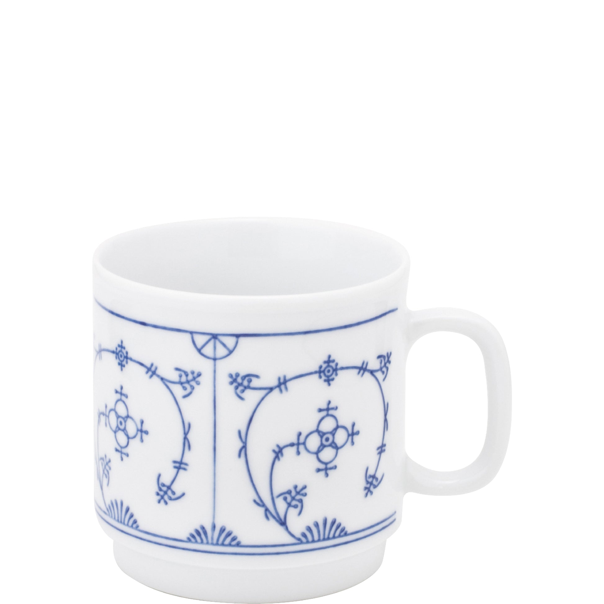 Weiße Tasse mit blauem Muster.