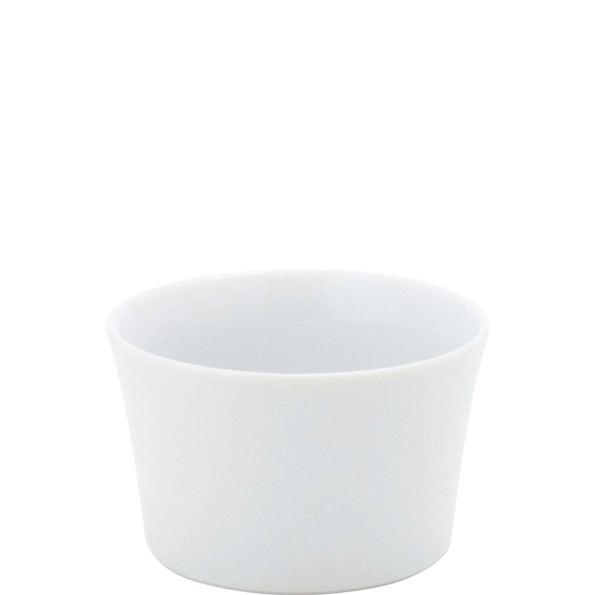 Weißer Porzellanbecher, schlichtes Design.