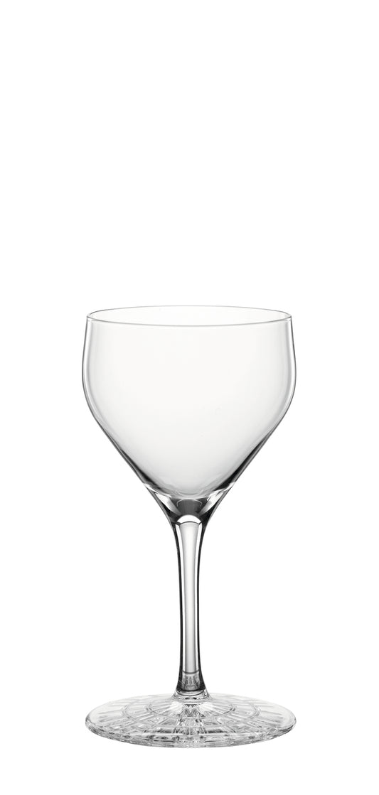 Leeres Cocktailglas auf Tisch.