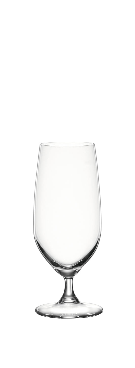 Leeres Weinglas auf weißem Hintergrund.