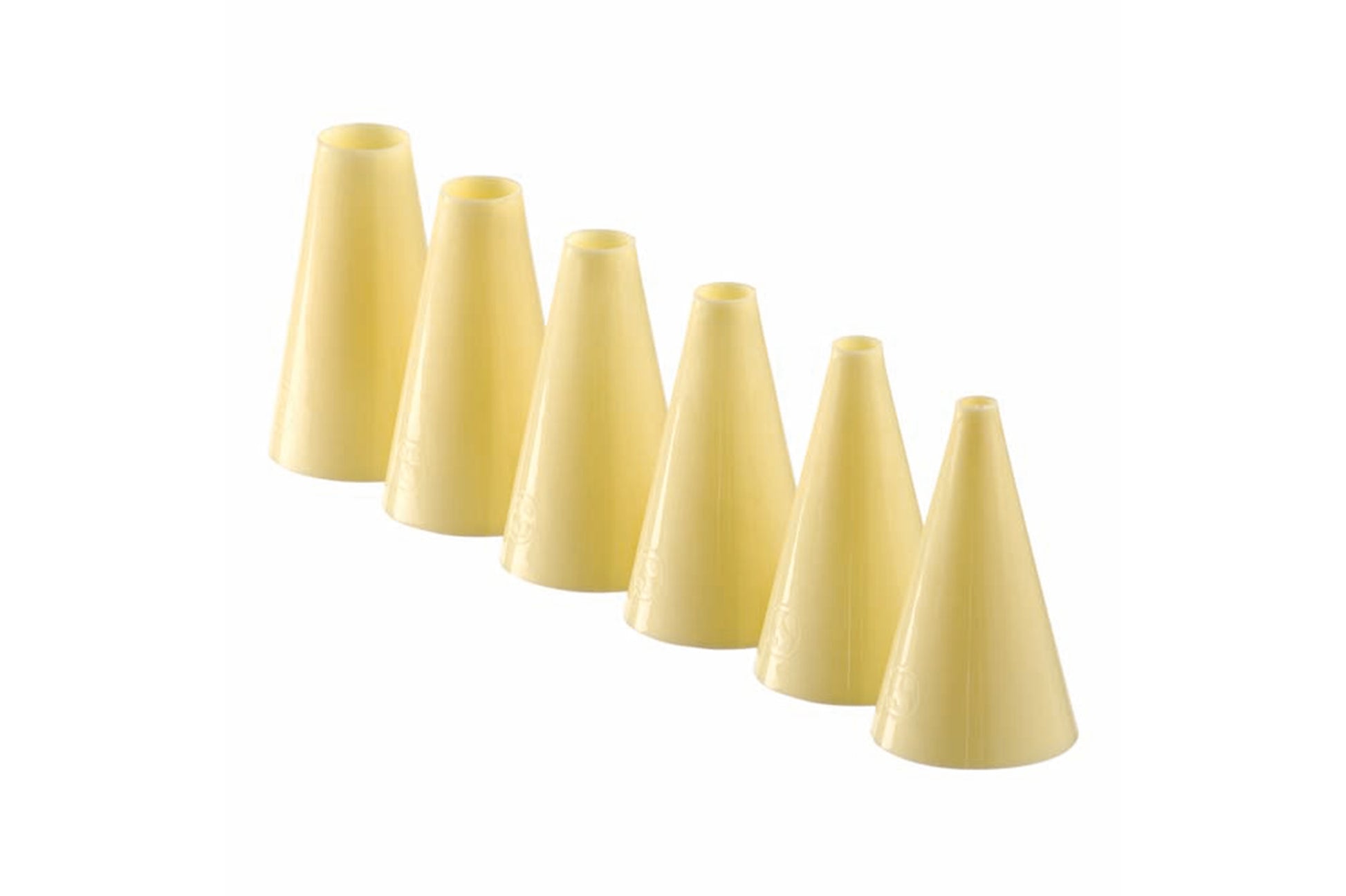 Gelbe Gastronomie-Kegel aufgereiht.