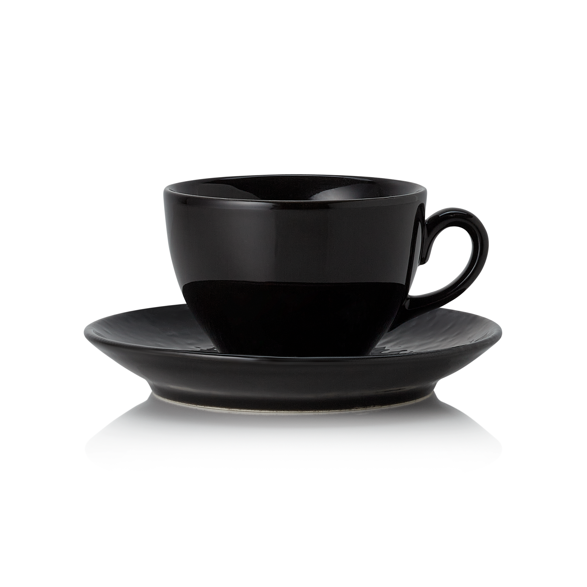 Schwarze Tasse auf Untertasse.