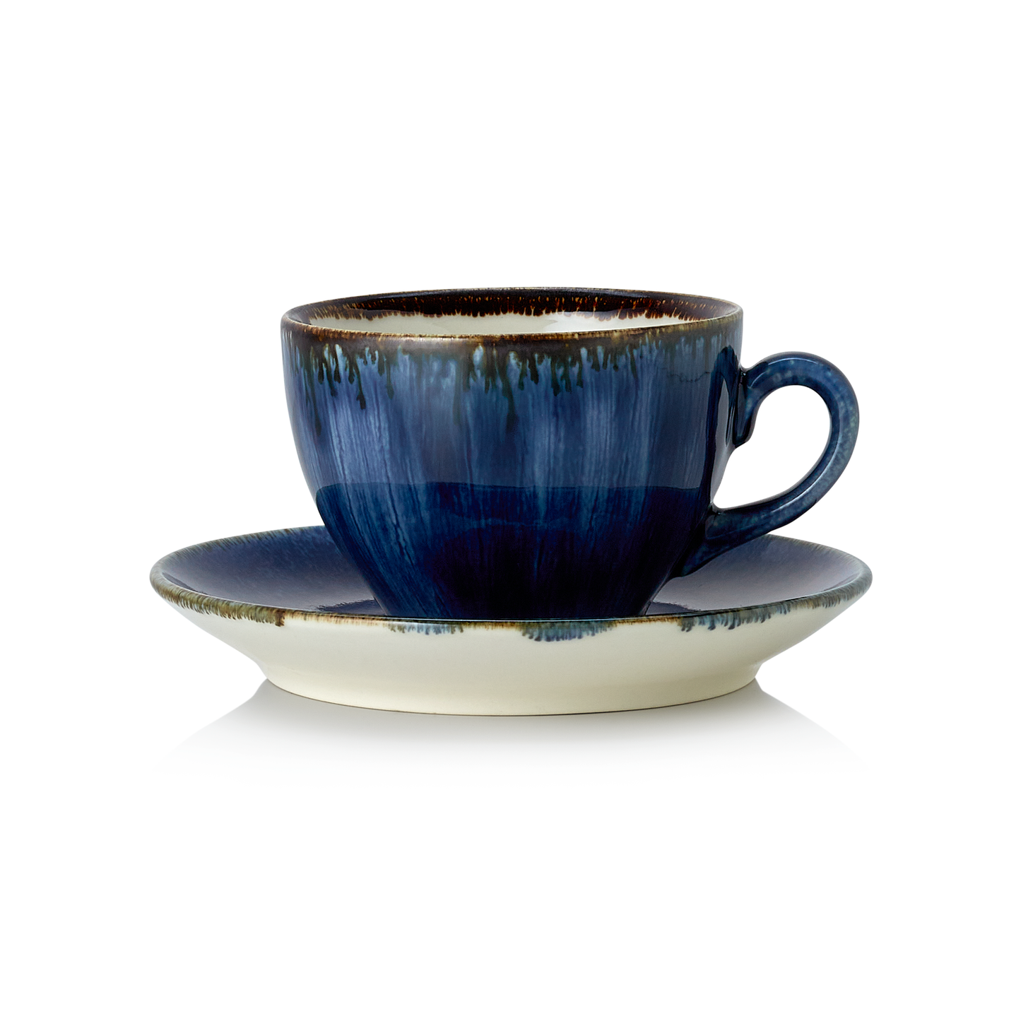 Blaue Tasse mit Untertasse.